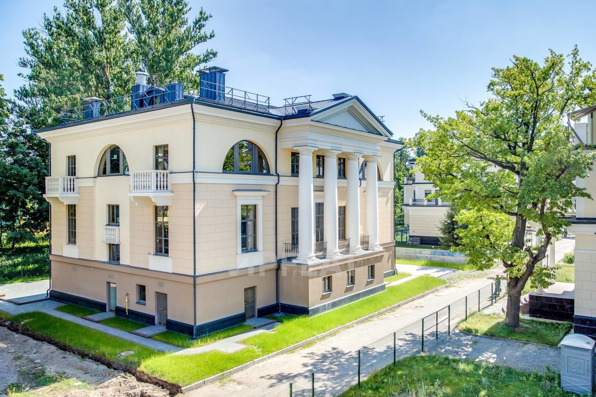 Особняк на Каменном острове продадут на торгах за полмиллиарда