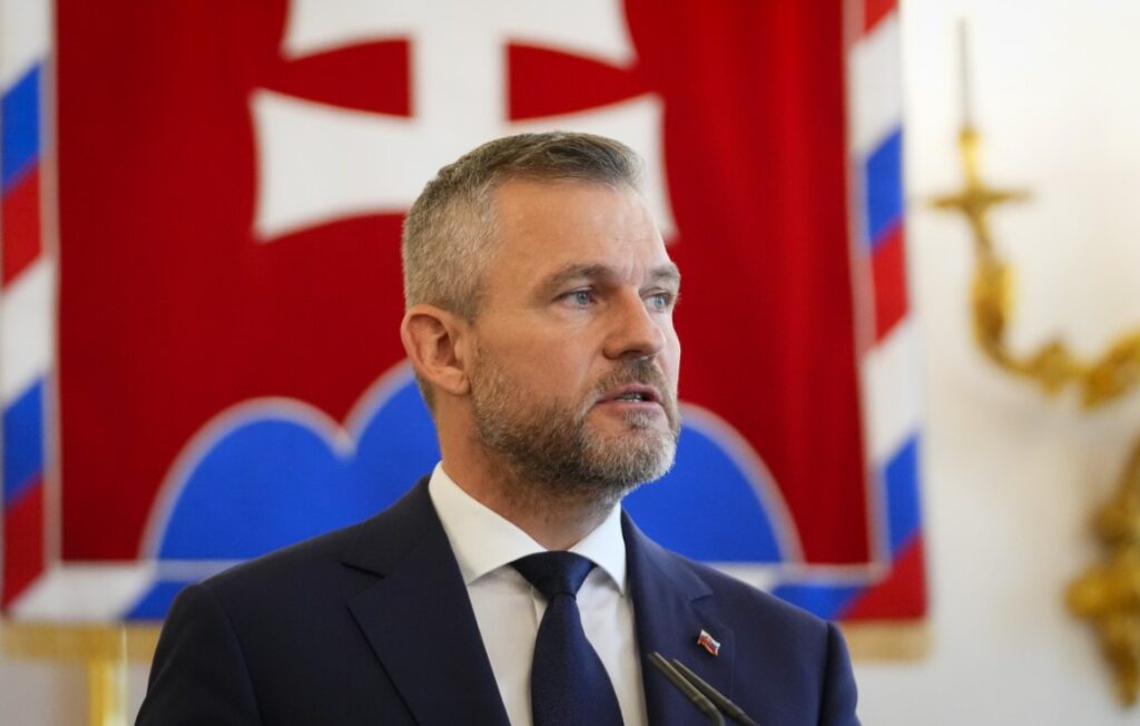 TASR: Пеллегрини передали петицию о референдуме об отмене санкций против РФ