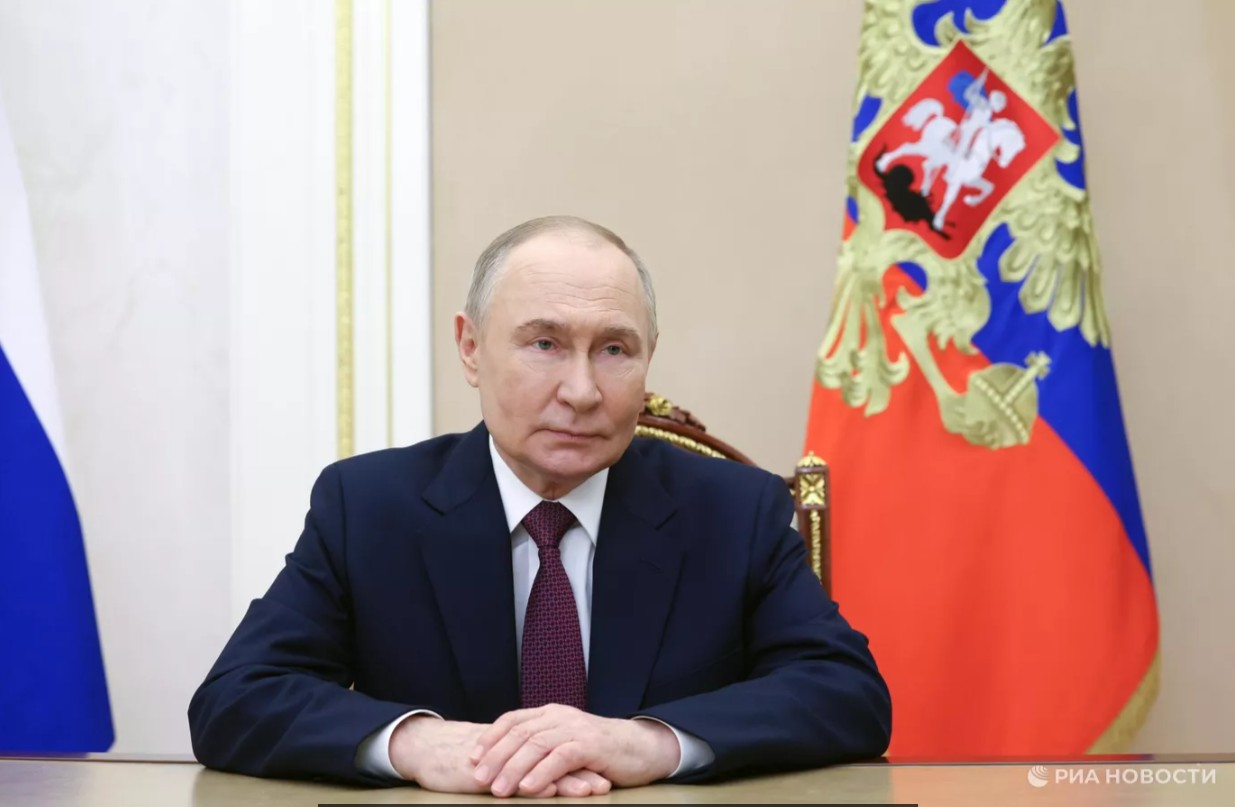 Путин предложил запустить программу «Детская книжная карта» с 2026 года