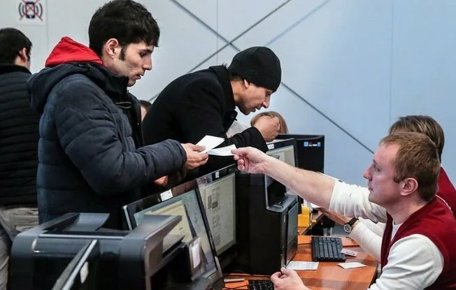 «Новые люди» внесли проект о праве регионов вводить правила проживания мигрантов