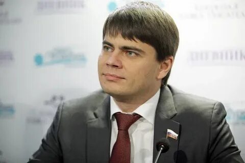 Сергей Боярский хочет добиться увольнения автора идеи платной курилки в Пулково