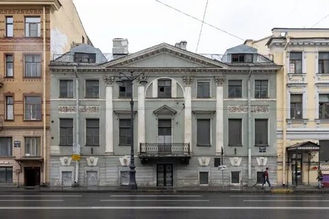 Смольный показал процесс реставрации Дома Брюллова на Васильевском острове