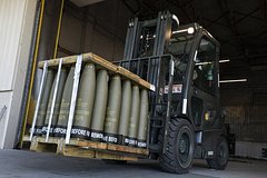 США приостановили поставки оружия Украине