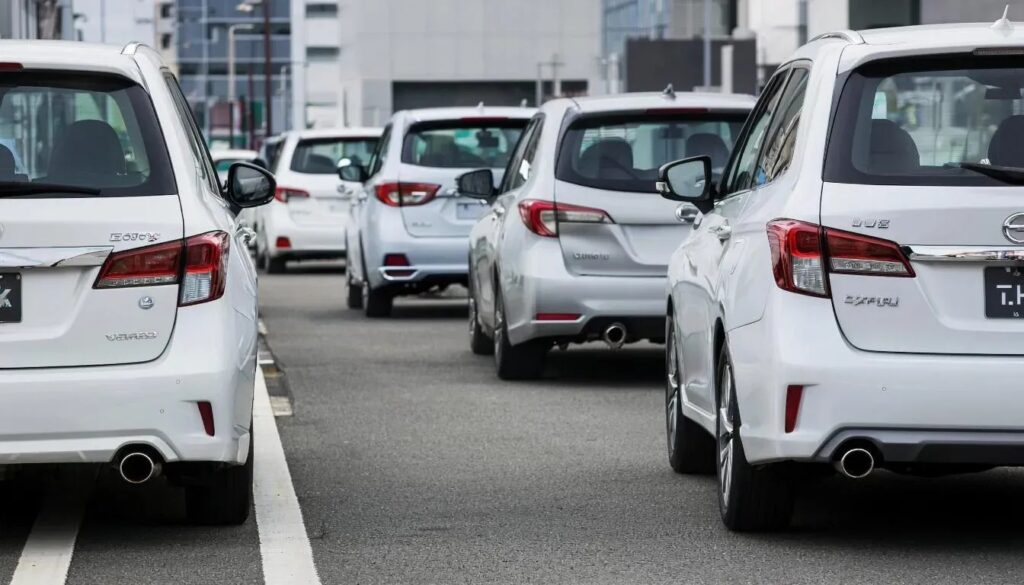 Россиянам назвали дату очередного удара утильсбора по ценам на машины