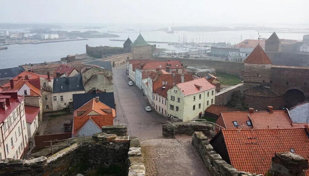 Дрозденко предложил закрыть центр Выборга для проезда