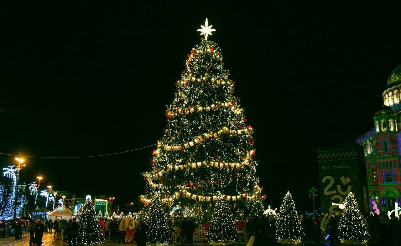 Ель на Якорной площади лидирует во всероссийском голосовании конкурса «Ёлки России»