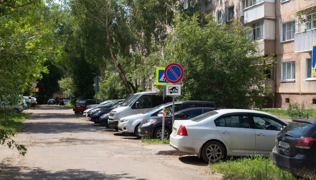 В Петербургских дворах могут появиться регулирующие движение машин знаки