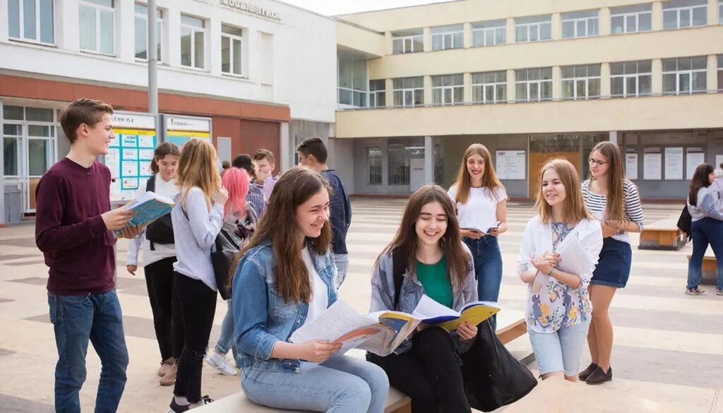 В ГД готовят законопроект об ограничении платных мест в колледжах