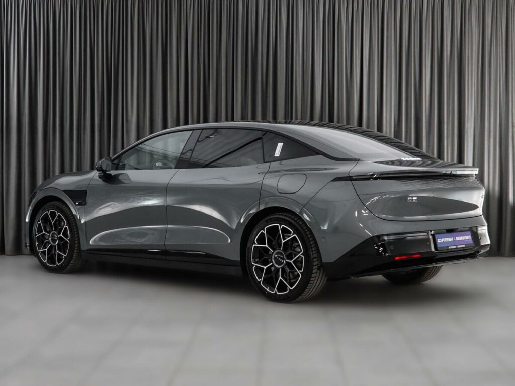 В Китае готовится к выходу Zeekr 007 в исполнении Polar Krypton