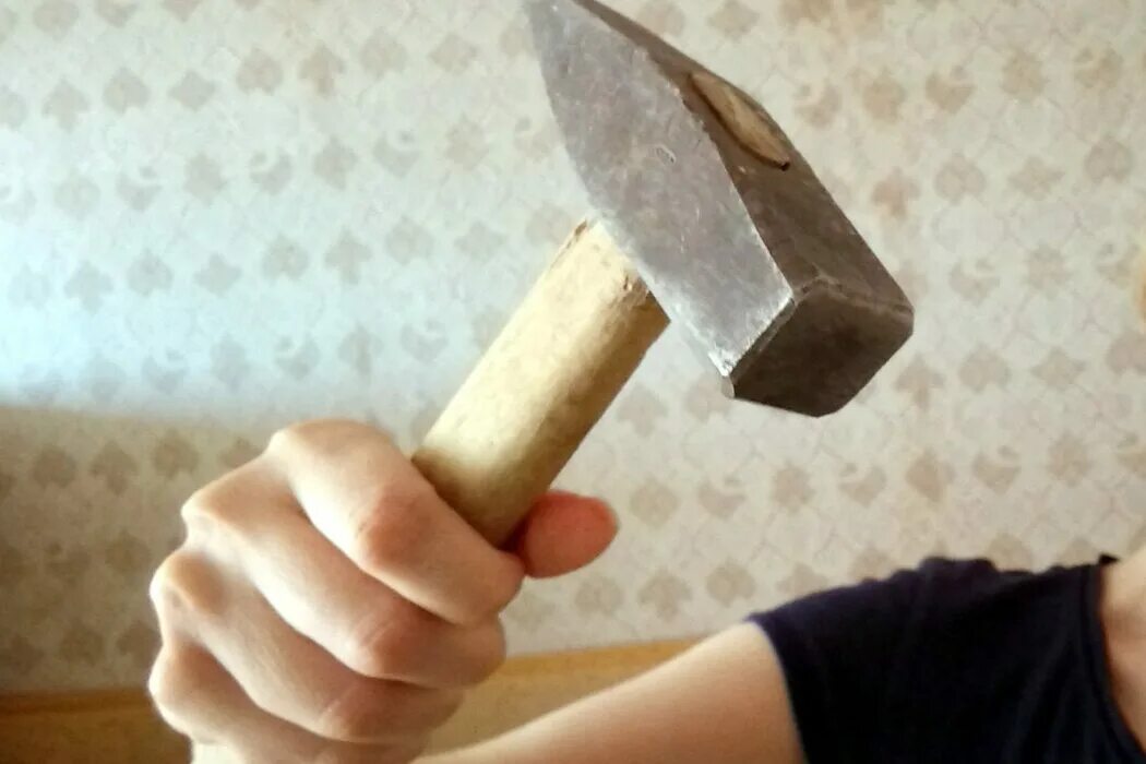 Бонсмэшинг: зачем зумеры начали массово бить себя молотками по лицу