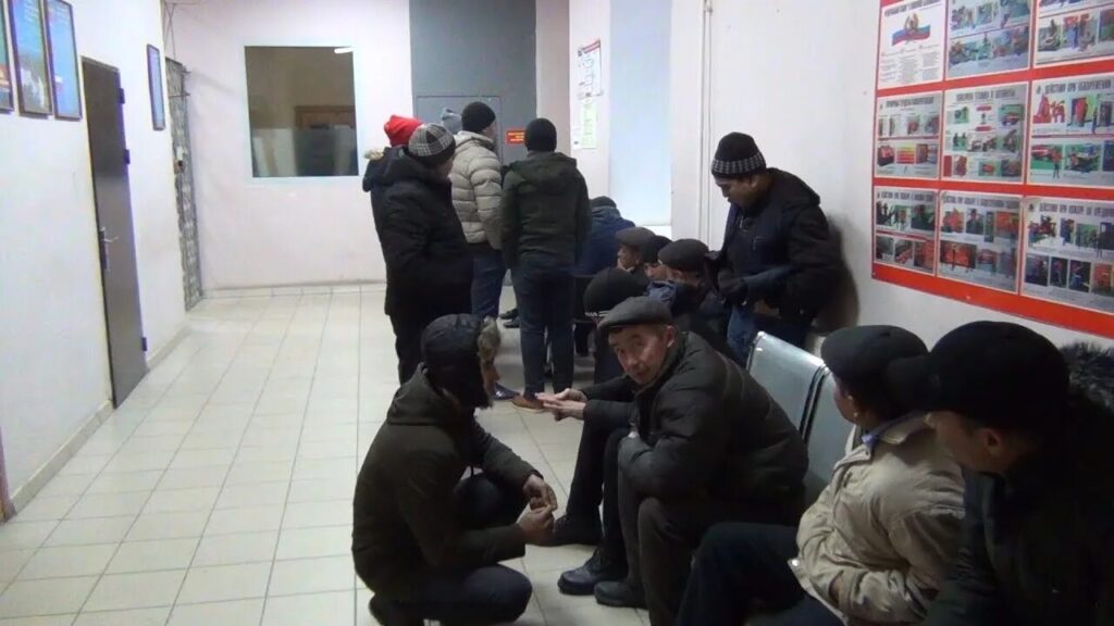 В ГД внесли проект запрета на выдачу патента мигрантам с низкими доходами