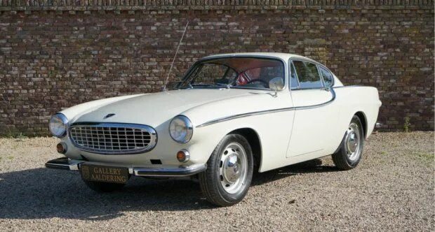 Раритетное купе Volvo P1800 продают на Авто.ру за 9,5 миллиона рублей