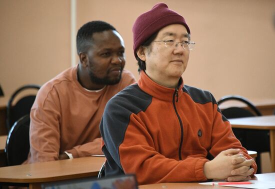 Россия с апреля начнёт выдавать квалифицированным мигрантам «визу талантов»