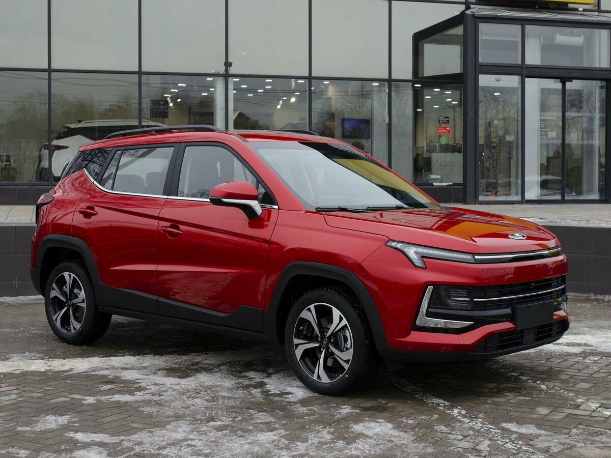 Новые модели «Москвичей» появились в автосалонах Петербурга