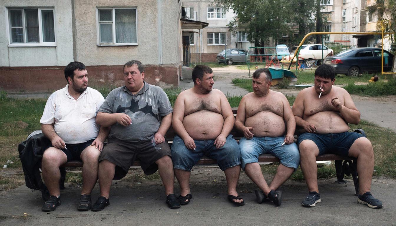 Полным россиянам и курильщикам могут повысить взносы по ОМС