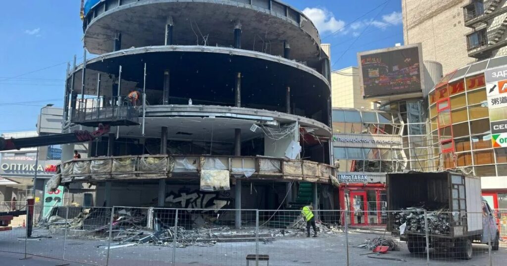 Торговый центр у метро «Приморская» снесут к 20 апреля