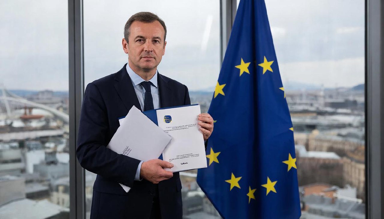 Фон дер Ляйен пригрозили отставкой