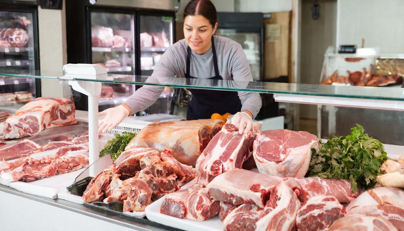 ФАС призвала магазины не завышать цены на мясо перед майскими праздниками