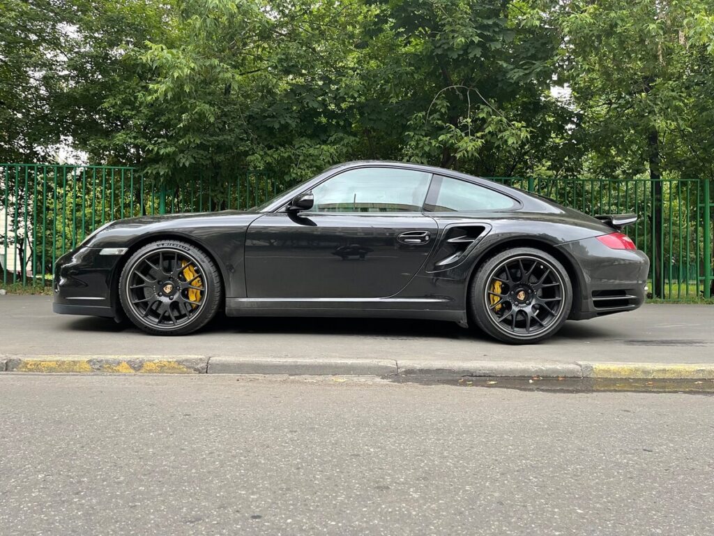 В Москве продают 18-летний Porsche 911 с пробегом всего 1500 километров