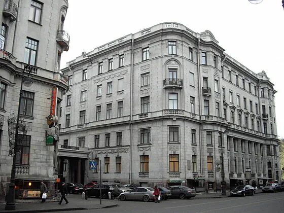 Капитальный ремонт дворовых флигелей дома Бенуа завершат в августе 2026