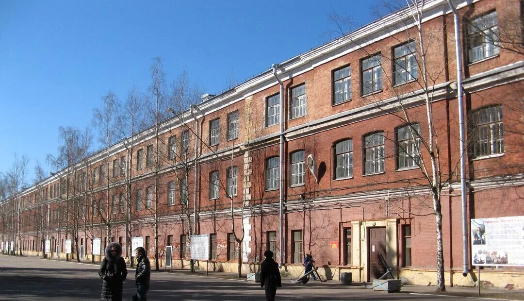 В Кронштадте со скидкой повторно выставили на торги историческое здание казармы