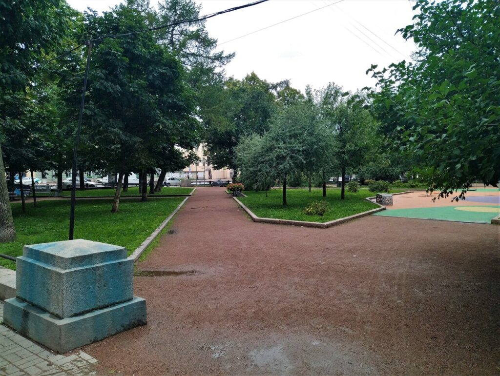 Новое наружное освещение появится в саду Валентина Пикуля