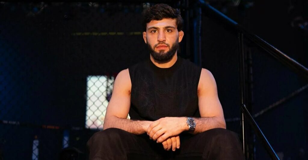 Царукян легко победит Руфи на турнире UFC, считает Бикрев
